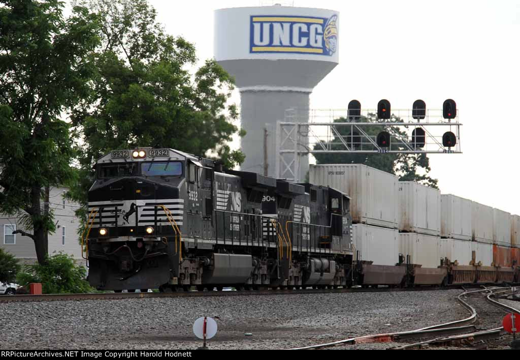 NS 9932 leads train 218 under the signals at Aycock